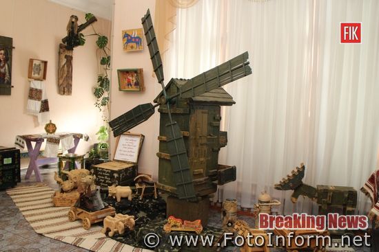 У Кропивницькому, відкрили виставку арт-об'єктів, із військових атрибутів, фоторепортаж Ігоря Філіпенка