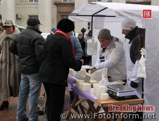 Сьогодні, 18 грудня, у Кропивницькому біля міськади, до дня Святого Миколая, працює ярмарок 