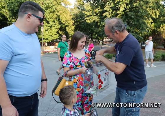 У Кропивницькому актори театру провели вуличну акцію, фото Ігоря Філіпенка.