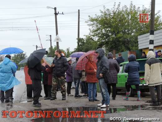 У Кропивницькому обурені мешканці перекрили залізничний переїзд