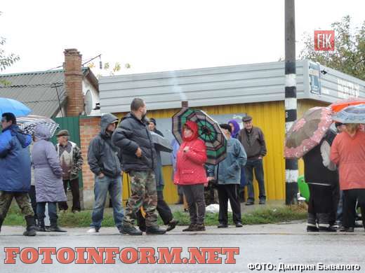 У Кропивницькому обурені мешканці перекрили залізничний переїзд
