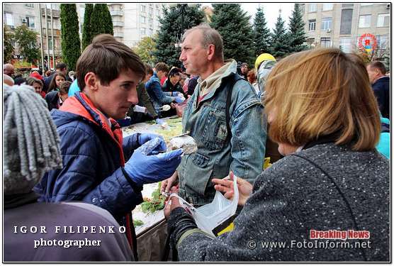 святковий пиріг, фото филипенко, 265 річчя Кропивницький,
