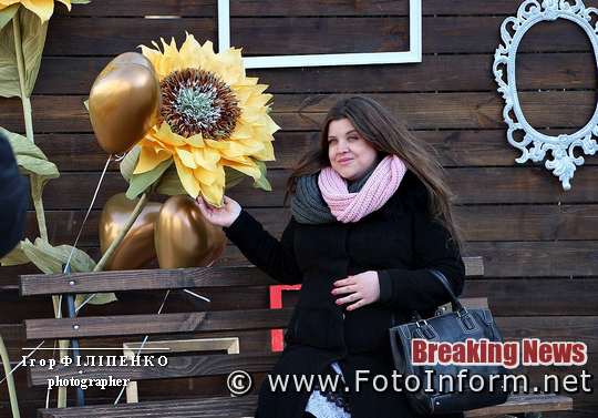 фото игоря филипенко, день святого валентина, міська рада,День закоханих у Кропивницькому: городяни роблять селфі (фоторепортаж)