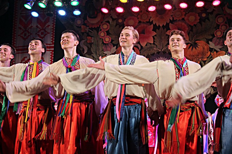 В Кропивницком состоялось грандиозное шоу знаменитого на весь мир Национального заслуженного академического ансамбля танца Украины им. П.П. Вирского.