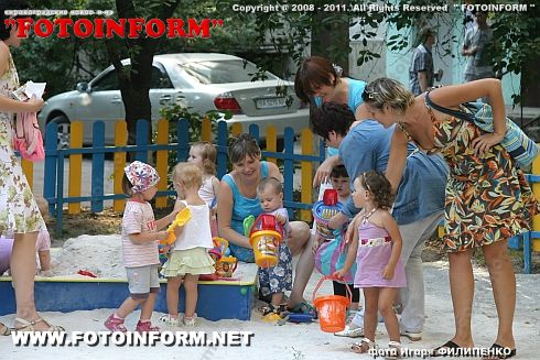 В центре Кировограда появилась новая детская площадка (фоторепортаж)