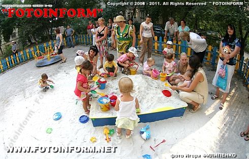 В центре Кировограда появилась новая детская площадка (фоторепортаж)
