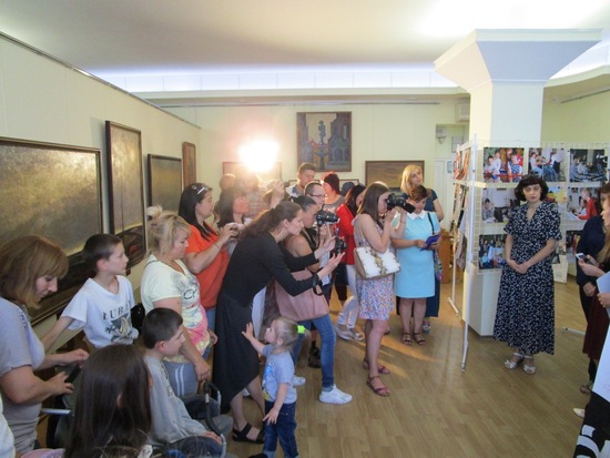 2 червня 2017 року у відділі Кіровоградського обласного художнього музею музею – картинній галереї Петра Оссовського «Світ і Вітчизна», відбулася презентація інклюзивного соціального фотопроекту «Право жити без бар’єрів».