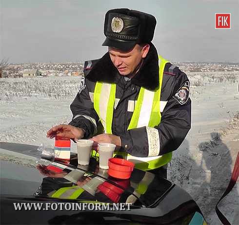 Кіровоградщина міліція допомагала водіям вибратися зі снігового полону (фото)