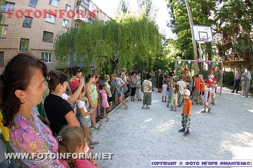 В Кировограде появилась еще одна детская площадка (ФОТО)