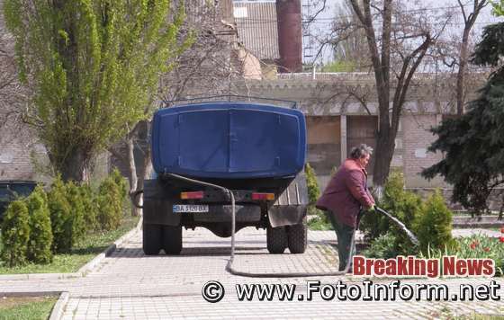 У Кропивницькому провели прибирання біля пам`ятника «Жертвам Чорнобиля» (ФОТО)