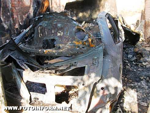 На Кіровоградщині 4 автомобіля пошкоджено внаслідок пожеж (фото)
