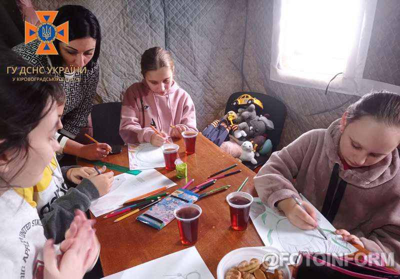 На Кіровоградщині у Пунктах Незламності діти малюють безпеку