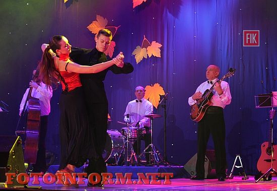 Сольный концерт известного Кировоградского инструментального ансамбля «Елисавет-ретро», который состоялся в Кировоградской областной филармонии, собрал целый аншлаг.