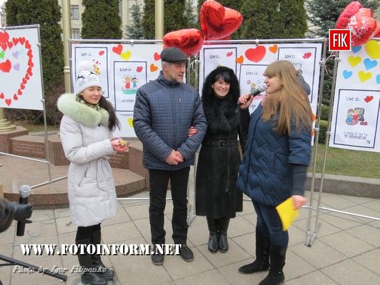 У Кропивницькому на машрут вийшов «Тролейбус кохання» (ФОТО)