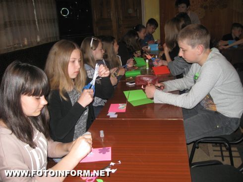 Кировоград: девочки и мальчики поддержали воинов (ФОТО)