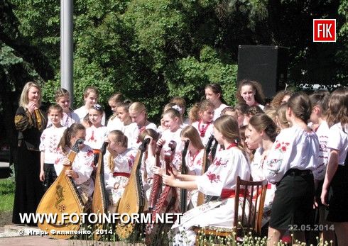 Сегодня, 22 мая, возле памятника Шевченко состоялся митинг по случаю 153-й годовщины перезахоронения праха Т.Г. Шевченко.
