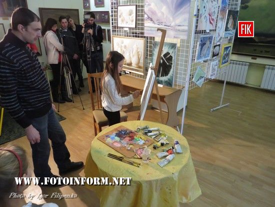 Сьогодні, 7 березня, у відділі Кіровоградського обласного художнього музею - картинній галереї Петра Оссовського «Світ і Вітчизна» відбувся майстер-клас по створенню картини для ІХ Великоднього Благодійного Аукціону.
