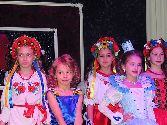 Традиционно, накануне Дня Святого Николая, в Кропивницком состоялся детский конкурс грации и таланта «Мини и Юная Королева Центральной Украины 2016» и «Мини Юная Королева Кировоградщины 2016», сообщает информационный партнер FOTOINFORM.NET.