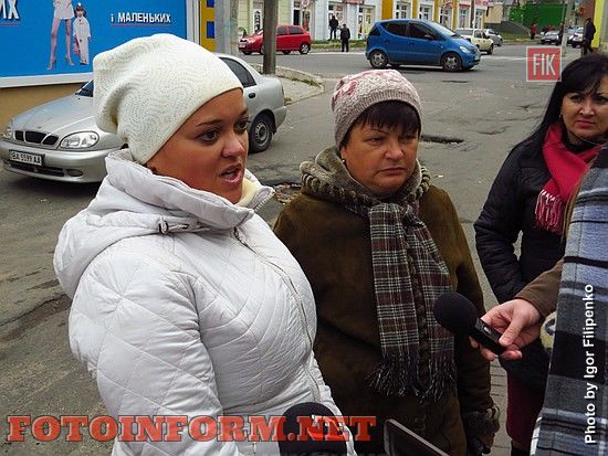 Рядом с остановкой общественного транспорта по улице Большая Пермская 11/2 начались незаконные строительные работы.