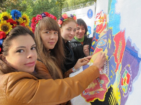 26 вересня 2014 року до Кіровоградського обласного художнього музею завітала вишивана мапа України. 
