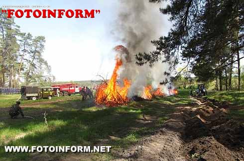 На Кіровоградщині лісівники та МНС-ники показали готовність протидіяти пожежам в лісі (ФОТОРЕПОРТАЖ)
