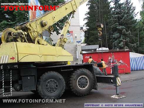 В Кировограде начали демонтаж незаконных торговых точек (ФОТОРЕПОРТАЖ)