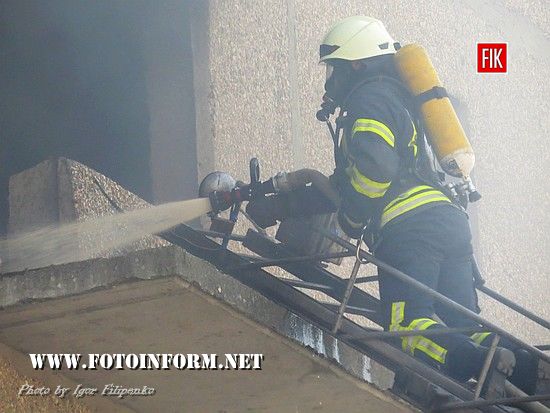 Кропивницький: на Жадова внаслідок вибуху побутового газу виникла пожежа дев’ятиповерхового будинку