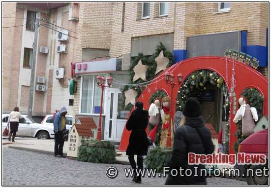 Як прикрашають Кропивницький до новорічних свят (фоторепортаж)