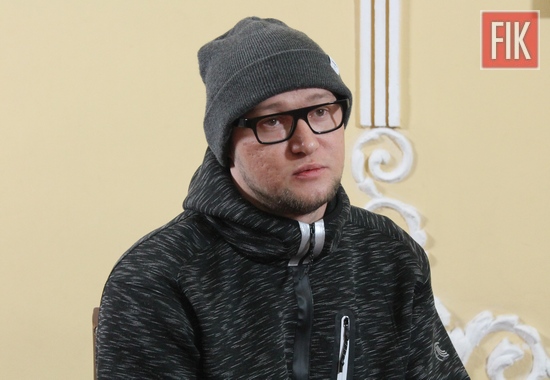Фронтмен гурту «Бумбокс» Андрій Хливнюк під час свого перебування у Кропивницькому поспілкувався з журналістами місцевих ЗМІ.