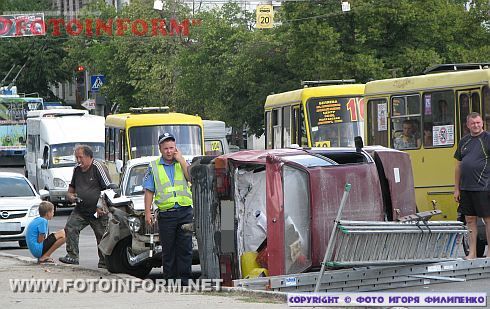 Авария в центре Кировограда (фоторепортаж)