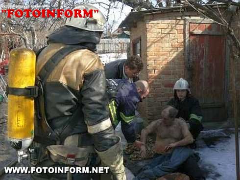 Кіровоград: Під час пожежі врятовано родину (ФОТО)