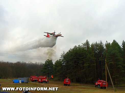 Кіровоградські рятувальники залучались до ліквідації великих лісових пожеж на Херсонщині (фото)