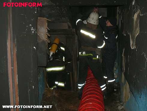 Кіровоград: під час пожежі в п’ятиповерхівці врятовано 1 чоловіка та госпіталізовано немовля