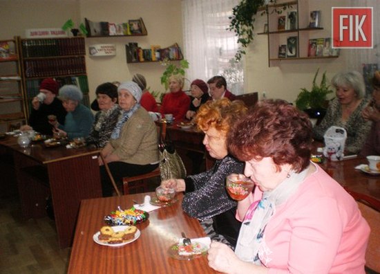 У Кропивницькому читальний зал бібліотеки перетворили на ретро-кафе