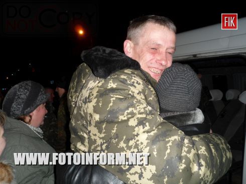 Кировоградцы встречали и благодарили бойцов, кировоградские новости, новости кировограда, площадь героев майдана