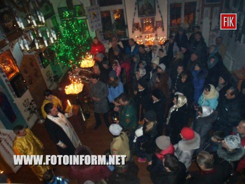 FOTOINFORM вместе с горожанами побывал в Украинской автокефальной православной церкви Святого Владимира и принял участие в праздничном Богослужении.