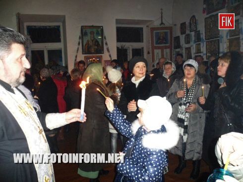 FOTOINFORM вместе с горожанами побывал в Украинской автокефальной православной церкви Святого Владимира и принял участие в праздничном Богослужении.