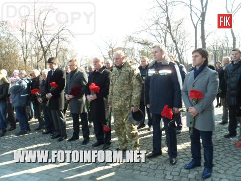 Сегодня, 25 февраля, на Театральной площади Кировограда жители нашего города провели в последний путь земляка, военнослужащего батальона «Донбасс» Евгения Тельнова.