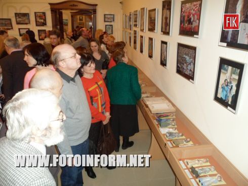 Вчера, 3 марта, владелец Кировоградской галерее «Елисаветград» Николай Цуканов выступил в новом амплуа, представив свои фотоработы в экспозиции, под названием «Так умеет каждый».