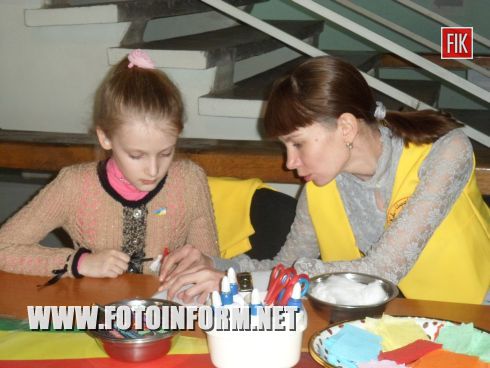 В Кировоградской областной библиотеке имени Д. Чижевского состоялась благотворительная ярмарка, под названием «Мэрцишор».