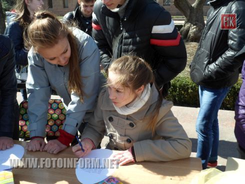 Сегодня, 9 апреля, на центральной площади Кировограда проходит акция «Пасха для героев».