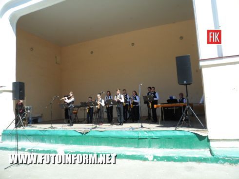 Сегодня, 6 мая, в Ковалевском парке нашего города сотни музыкантов представили свое творчество.