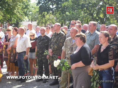 Сегодня, 7 августа, кировоградцы попрощались с тремя военнослужащими 3-го Кировоградского полка специального назначения оперативного командования "Юг" сухопутных войск Вооруженных сил Украины.