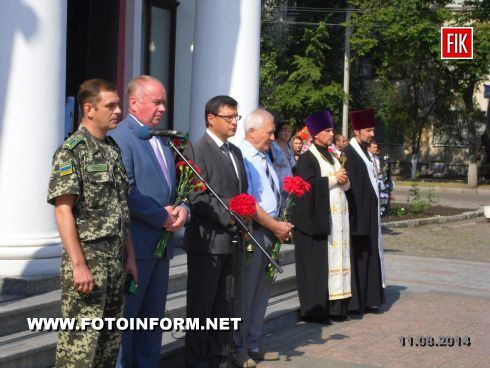 Сегодня, 11 августа, на площади возле театра имени М.Кропивницкого кировоградцы попрощались с земляком, воином - пограничником Андреем Матвиенко.
