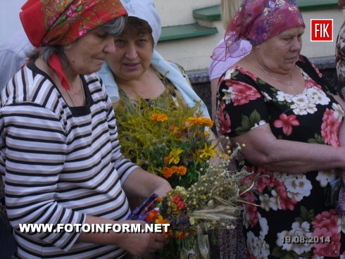 Кировоград: тысячи горожан освятили плоды (фоторепортаж), Яблочный спас в Кировограде