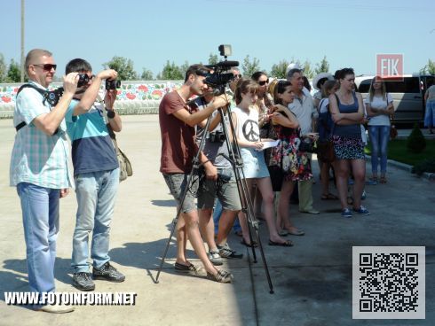 Вчера, 8 июля, в Кировоградской области официально зарегистрирован новый рекорд Украины - самая длинная петриковская роспись.