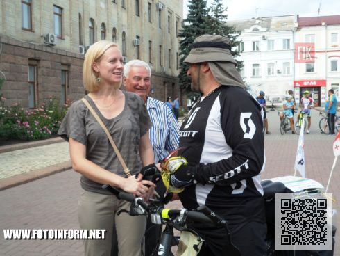 Гражданин Грузии, велосипедист Нодар Беридзе побывал в Кировограде в рамках велотура по городам Украины, под названием «Все за мир».