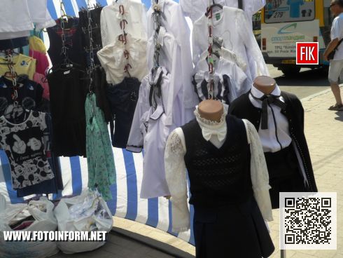 Кировоград: за сколько можно одеть школьника на ярмарке?