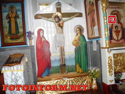 В Кировограде в Спасо - Преображенском соборе произошло сверхъестественное явление - замироточил Крест-Голгофа.
