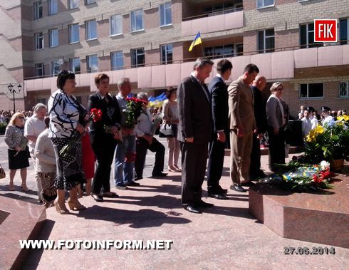Сегодня, 27 июня, в Кировограде возле памятника Владимиру Винниченко состоялся торжественный митинг, посвященный 18-й годовщине Дня Конституции Украины.